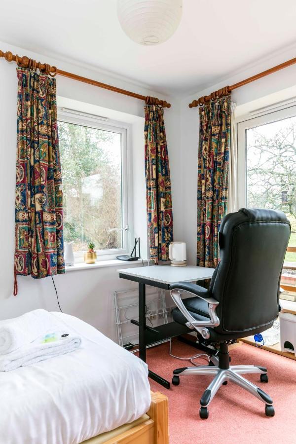 Apartamento Pass The Keys Cosy & Bright Studio With Garden View Free Parking Cambridge  Exterior foto